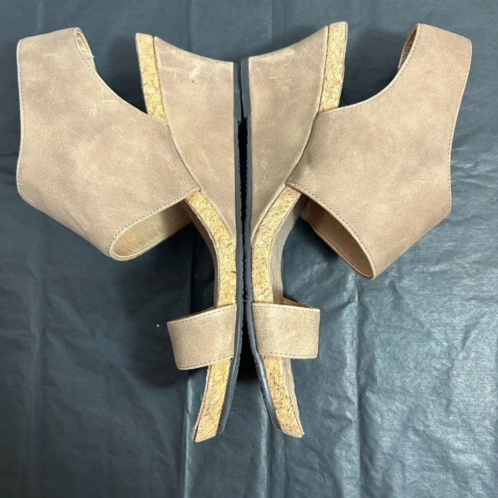 Adrienne Vittadini‎ Trevin mid-wedge tan sandal size 9M